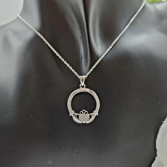 CLADDAGH NECKLACE - Picture 8 of 13